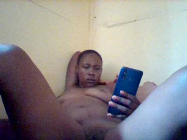 Live sex webcam photo for Naughttyone #277380584