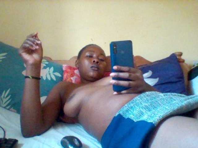 Live sex webcam photo for Naughttyone #277582017