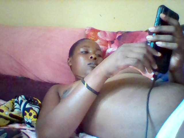 Live sex webcam photo for Naughttyone #277650701