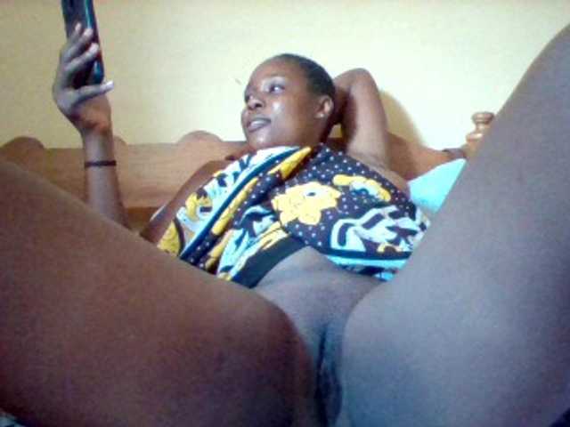 Live sex webcam photo for Naughttyone #277664600