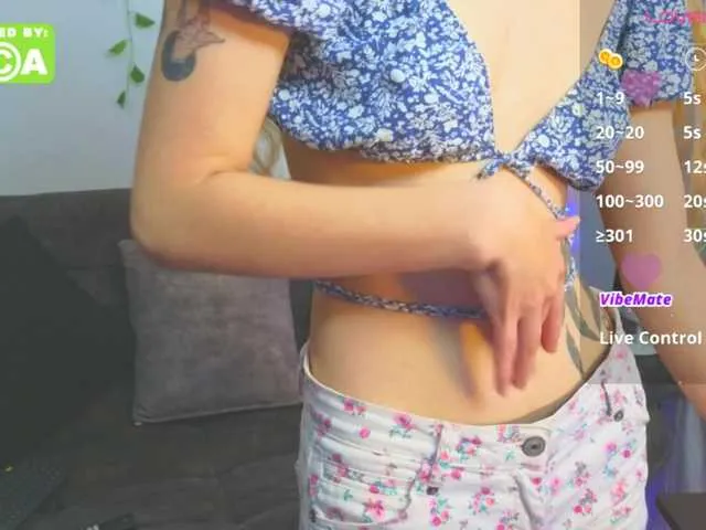 Live sex webcam photo for Naughty-Sharon69 #292646460