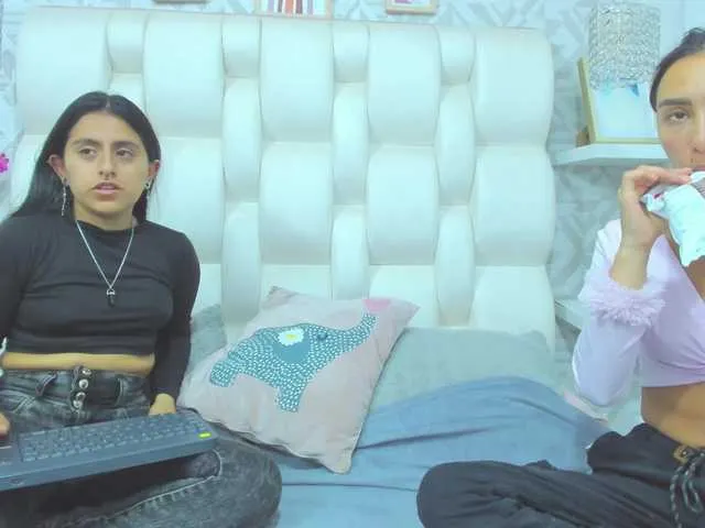 Live sex webcam photo for Naughty-giirls #290167124