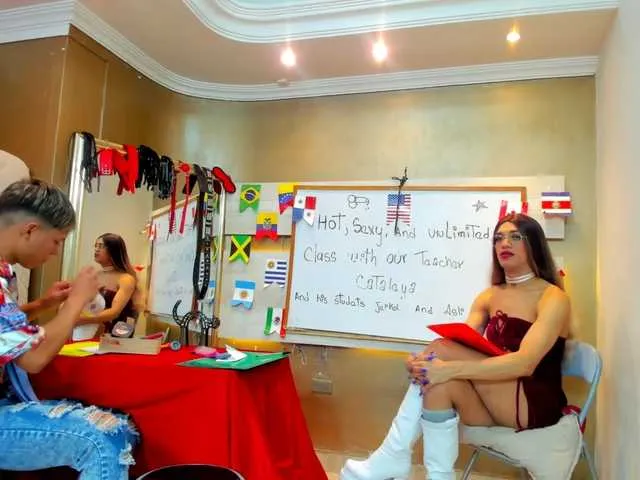 Live sex webcam photo for NaughtySweetss #291073311