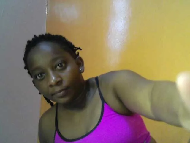 Live sex webcam photo for Naughtybee #290485789