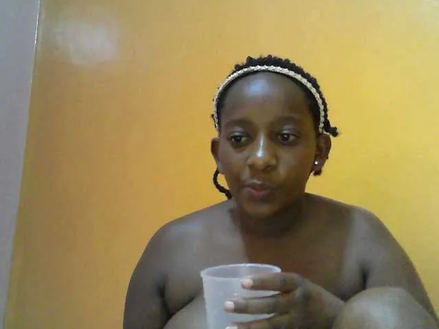 Live sex webcam photo for Naughtybee #290489057
