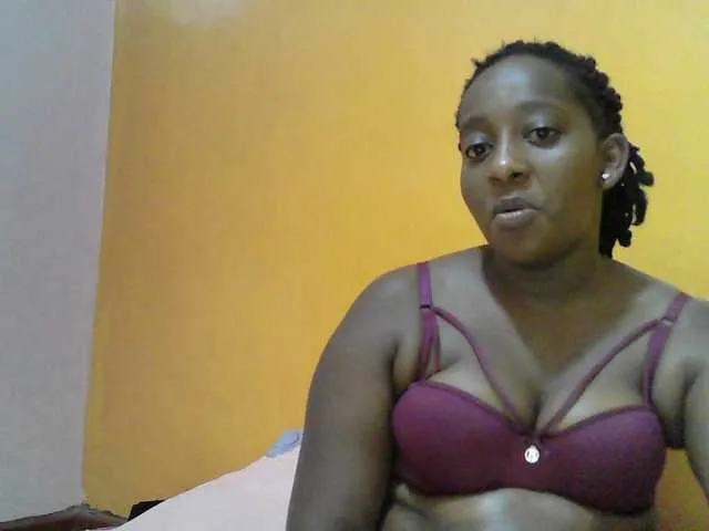 Live sex webcam photo for Naughtybee #290495846