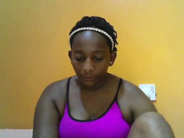 Live sex webcam photo for Naughtybee #290501882