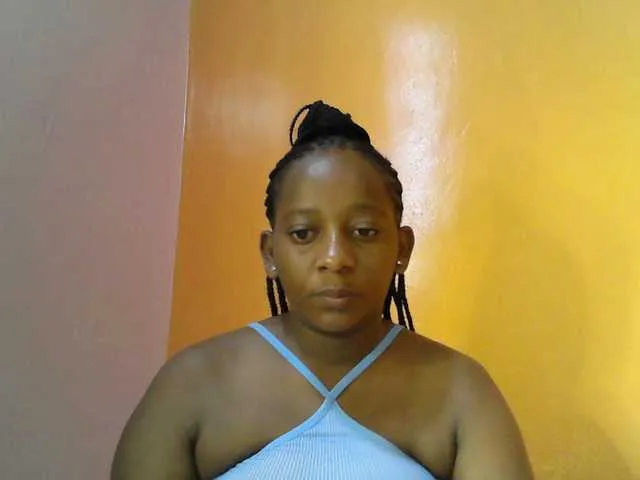 Live sex webcam photo for Naughtybee #290580169