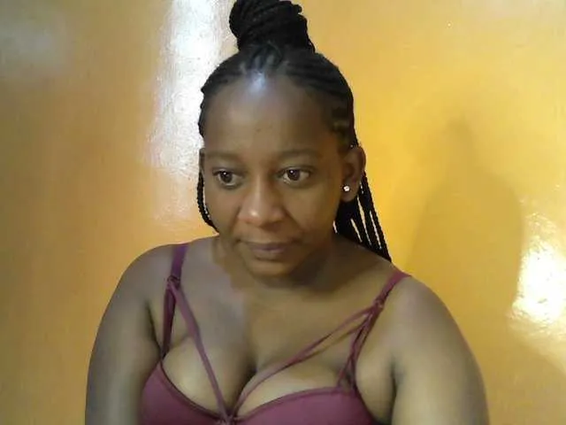 Live sex webcam photo for Naughtybee #290587325