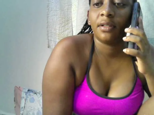 Live sex webcam photo for Naughtybee #290599051