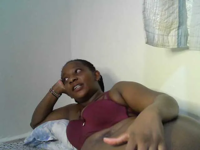Live sex webcam photo for Naughtybee #290639025