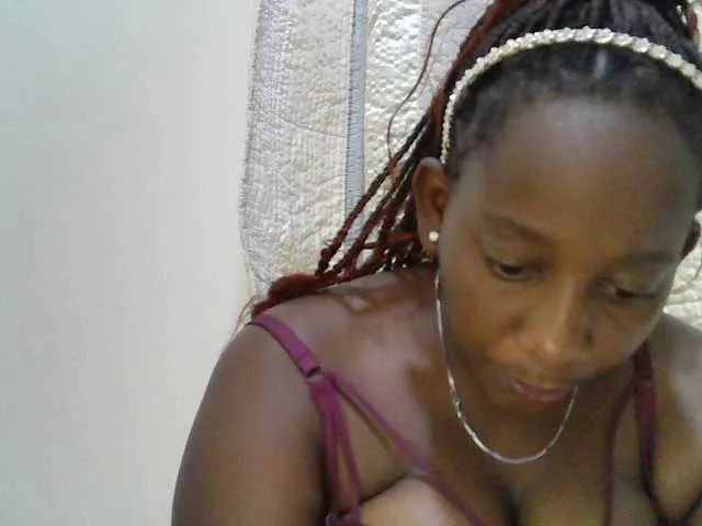 Live sex webcam photo for Naughtybee #290706157