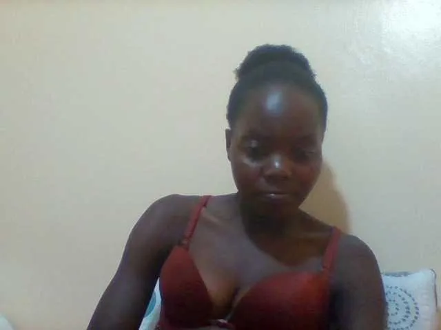Live sex webcam photo for Naughtyher #293405378