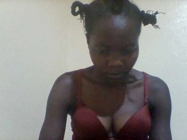 Live sex webcam photo for Naughtyher #293440654