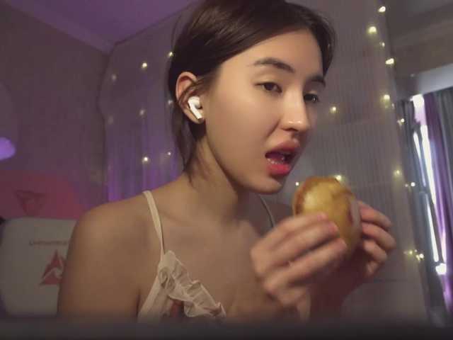 Live sex webcam photo for NayeonObi #289175258