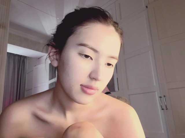 Live sex webcam photo for NayeonObi #289804002