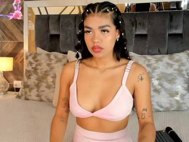Live sex webcam photo for NaylaGrey #292162335