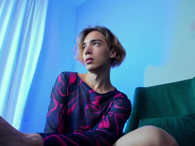 Live sex webcam photo for NeROUMI #275829595