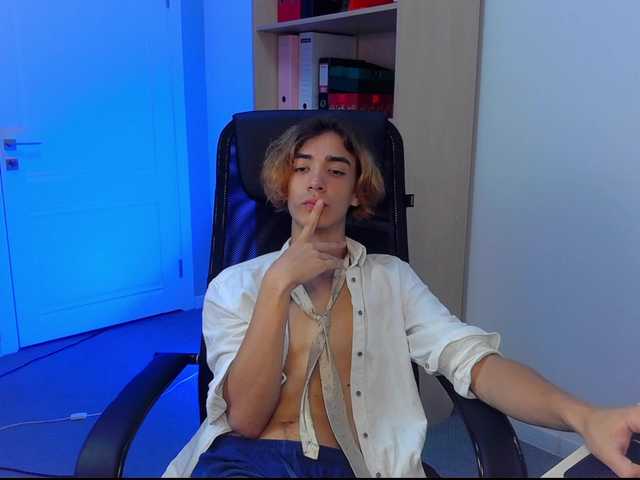 Live sex webcam photo for NeROUMI #275905496