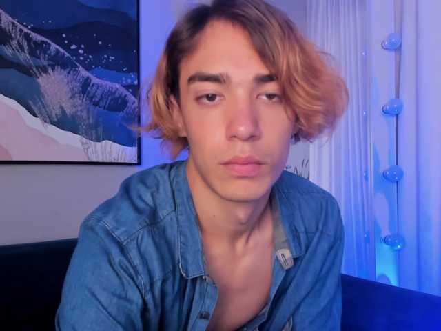 Live sex webcam photo for NeROUMI #275915535