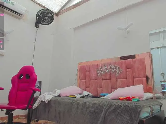 Live sex webcam photo for Neblina-mestiza #290596250