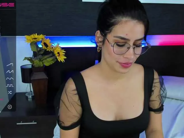 Live sex webcam photo for NekaneDee #272701010