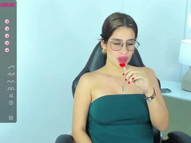 Live sex webcam photo for NekaneDee #274527579