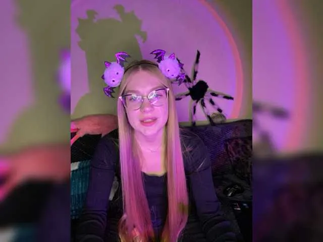 Live sex webcam photo for Nene678 #276586609