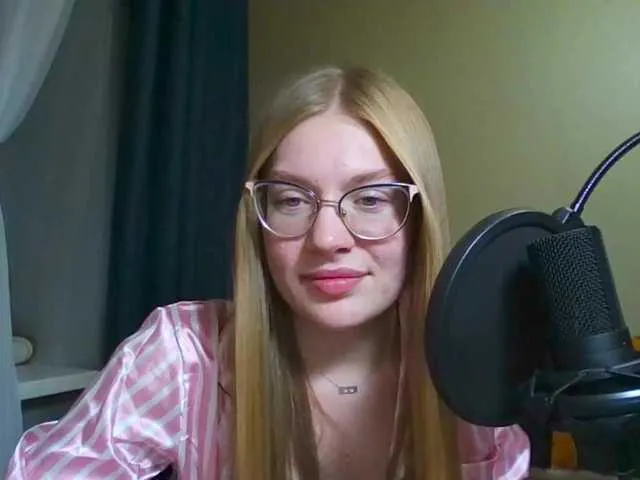 Live sex webcam photo for Nene678 #276752400