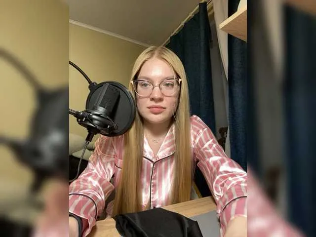 Live sex webcam photo for Nene678 #276759728