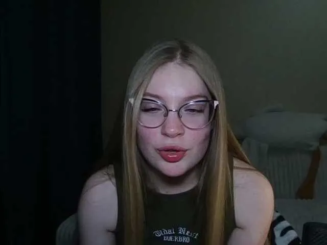 Live sex webcam photo for Nene678 #277325983