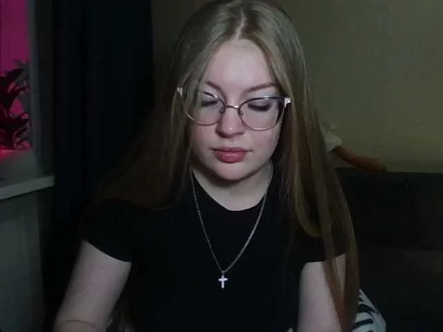 Live sex webcam photo for Nene678 #277837170