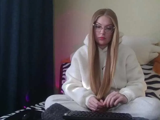 Live sex webcam photo for Nene678 #277855288