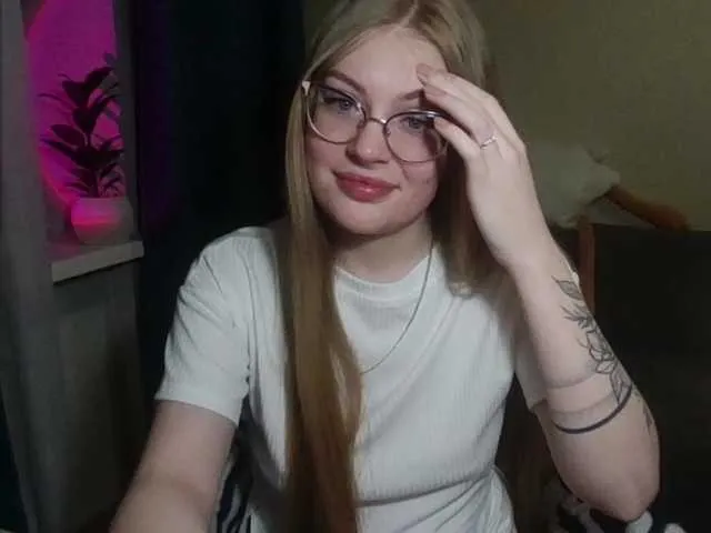 Live sex webcam photo for Nene678 #277861534