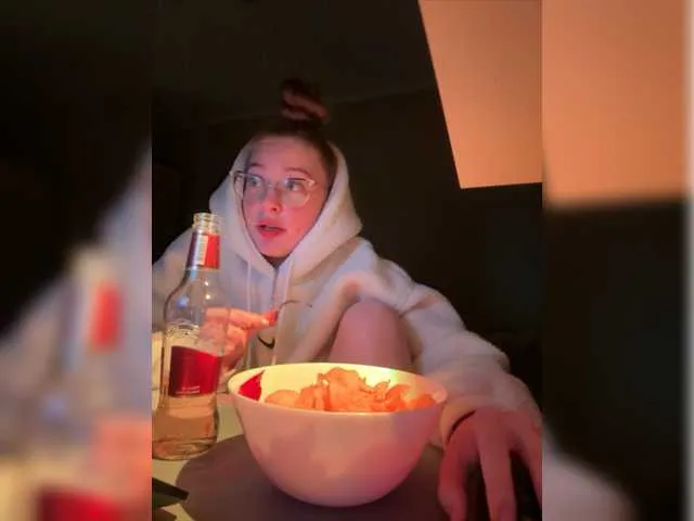 Live sex webcam photo for Nene678 #277894929