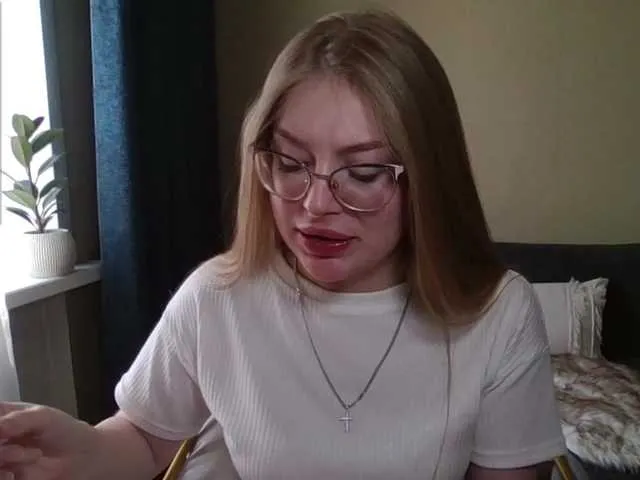 Live sex webcam photo for Nene678 #277900063