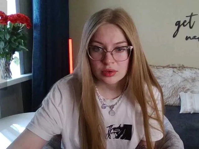 Live sex webcam photo for Nene678 #277990944