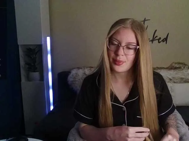 Live sex webcam photo for Nene678 #278023536