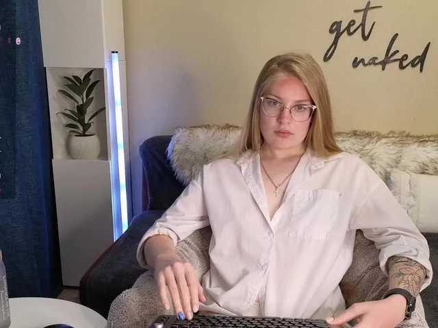 Live sex webcam photo for Nene678 #278036897