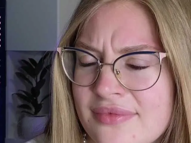 Live sex webcam photo for Nene678 #278063030