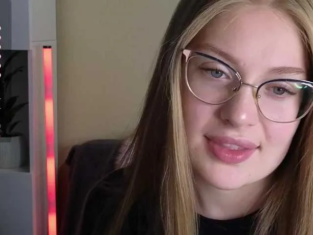 Live sex webcam photo for Nene678 #278082096