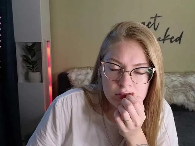 Live sex webcam photo for Nene678 #278093373