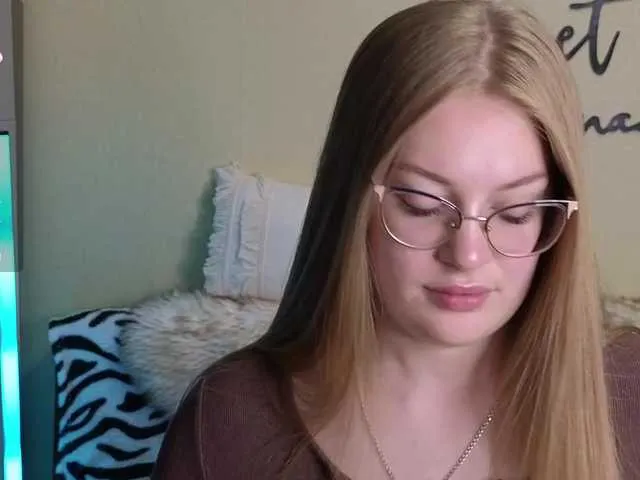 Live sex webcam photo for Nene678 #278100152