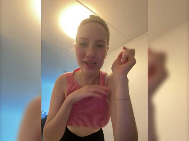 Live sex webcam photo for Nensy-nensy #277992314