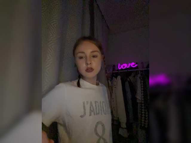 Live sex webcam photo for Nestyzz #289392375