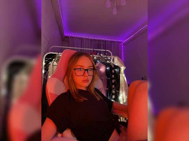 Live sex webcam photo for Nestyzz #290344313