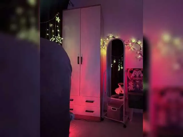 Live sex webcam photo for Nestyzz #292353624