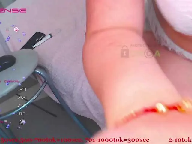 Live sex webcam photo for NewAnna #274163045