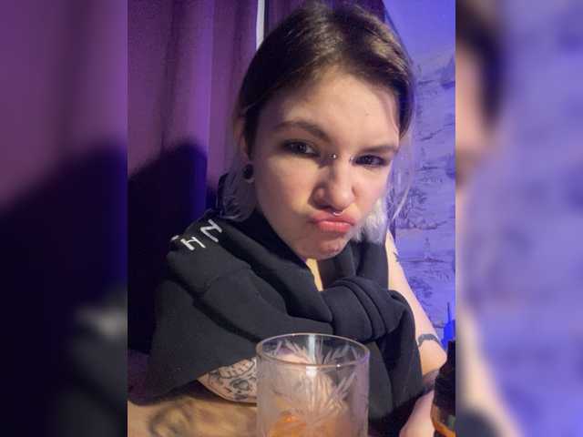 Live sex webcam photo for NewRock404 #276886303