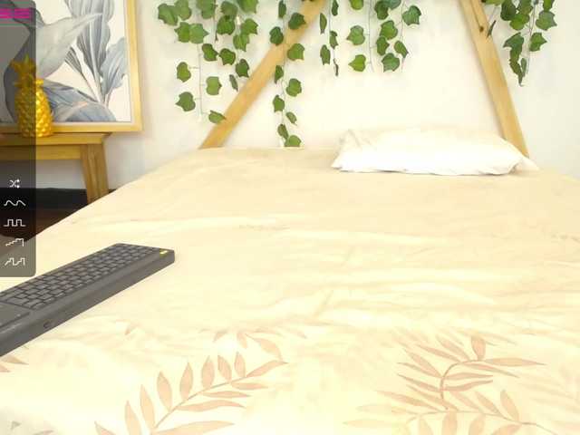 Live sex webcam photo for Nia-Roberts #272099659